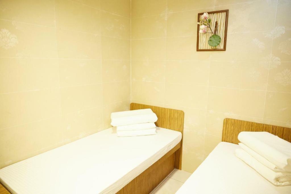 Kam Fu Guesthouse Цзюлун Экстерьер фото